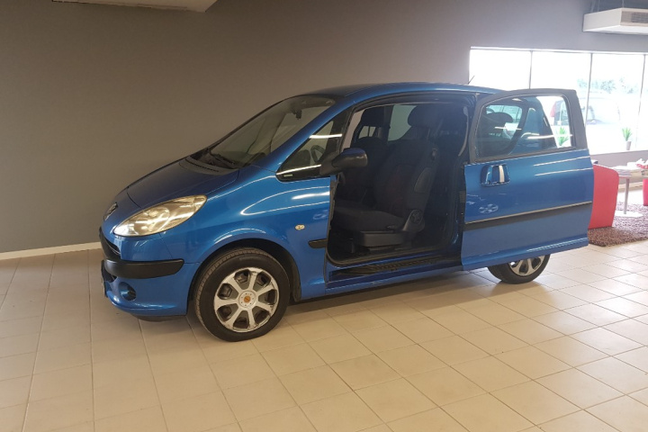 PEUGEOT 1007