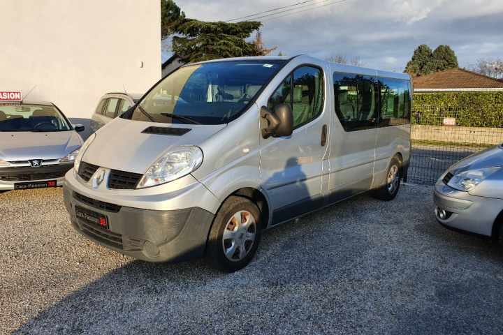 RENAULT TRAFIC PASSENGER