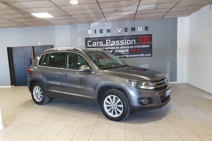 VOLKSWAGEN TIGUAN