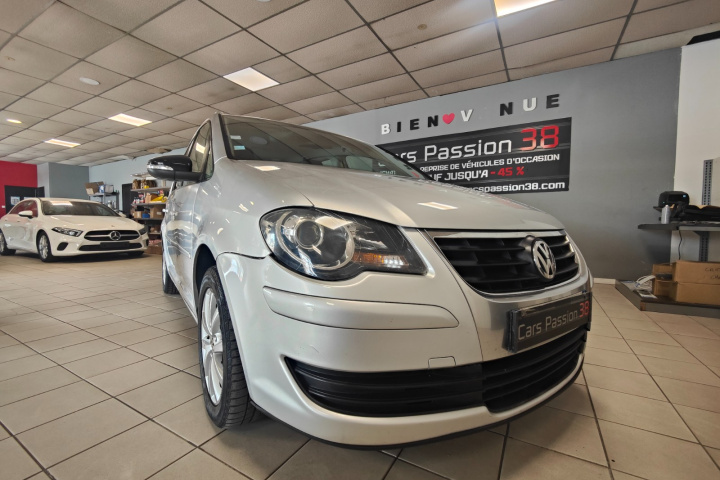 VOLKSWAGEN TOURAN